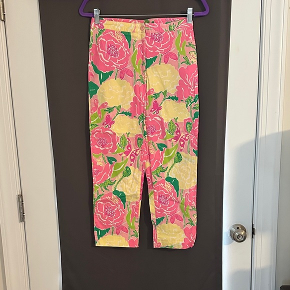 Lilly Pulitzer Denim - Lilly Pulitzer size 2 floral Print Cropped Pants